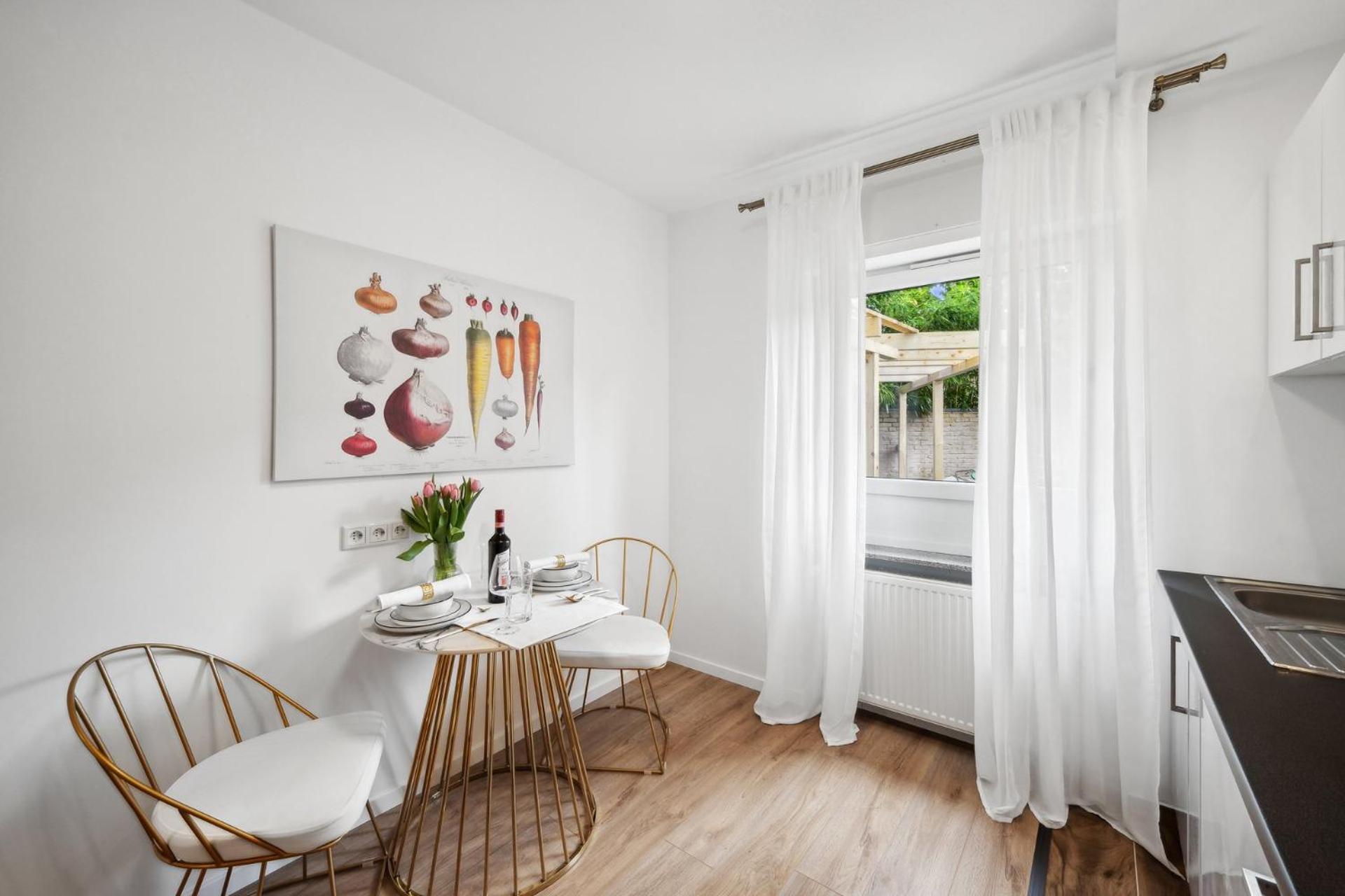 Apartment Beautiful 1-bedroom With Kitchen, King Bed And Free Wifi In *